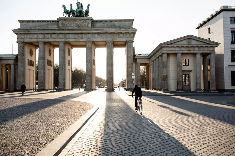 Brandenburg Gate in Berlin — the iconic neoclassical monument and symbol of German reunification