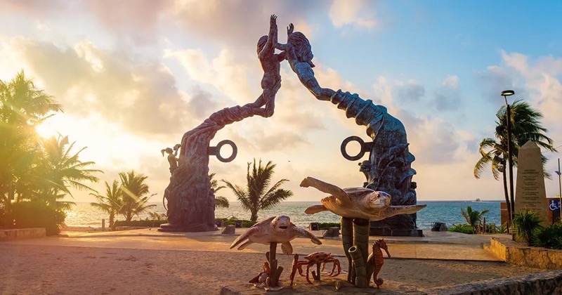Caribbean beaches and Mayan heritage of Playa del Carmen