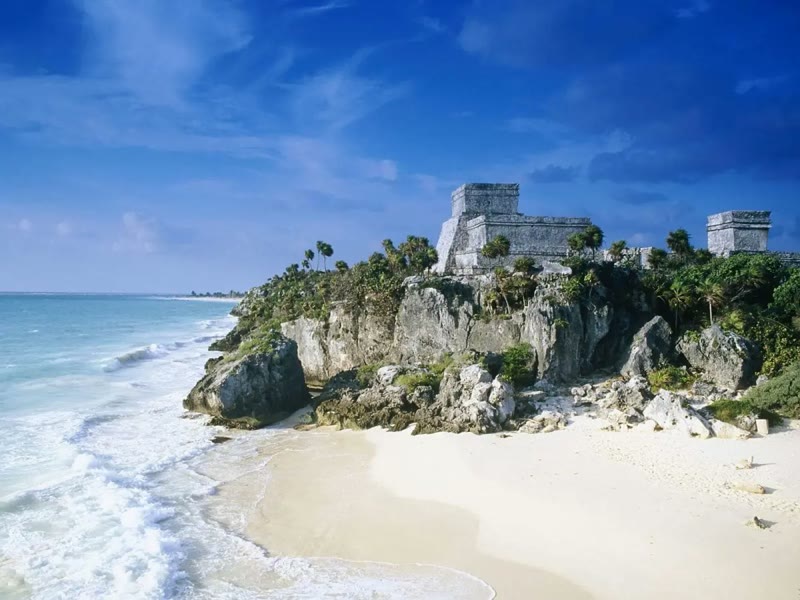Tulum ruins overlooking the Caribbean Sea — Mexico's most photogenic Mayan archaeological site