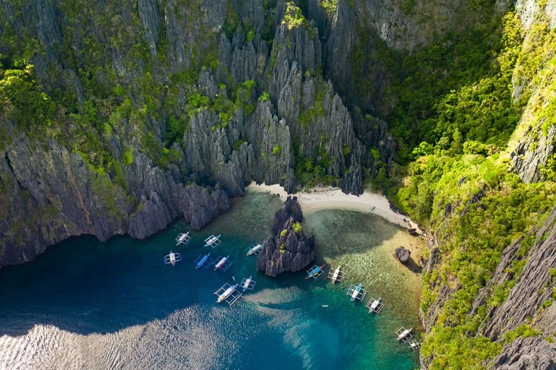 Secret Lagoon in El Nido, Palawan — turquoise waters surrounded by limestone cliffs