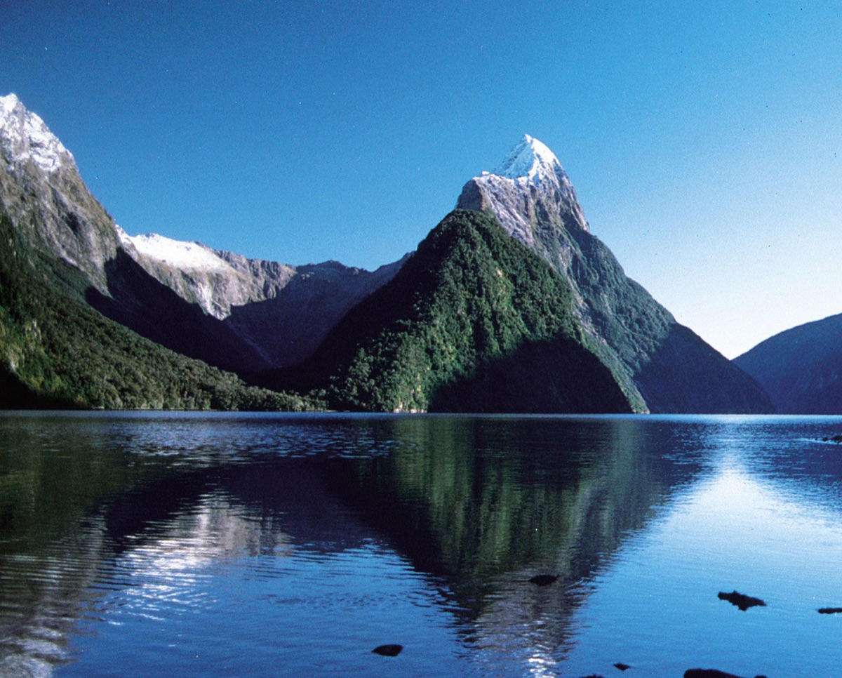 Milford Sound in Fiordland National Park, New Zealand — dramatic fjord surrounded by sheer peaks