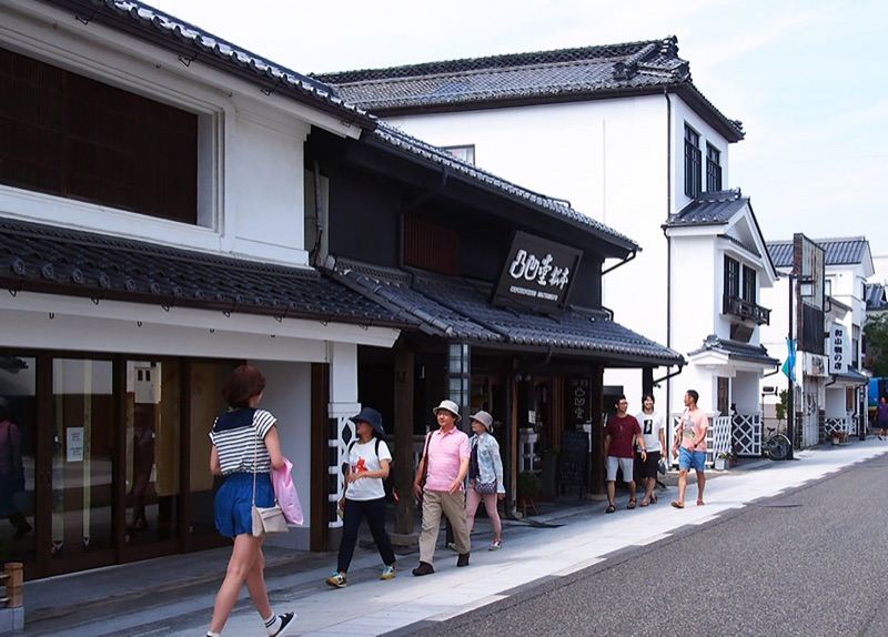 Nakamachi district in Matsumoto — Edo-era kura warehouses converted into cafes, galleries and craft shops