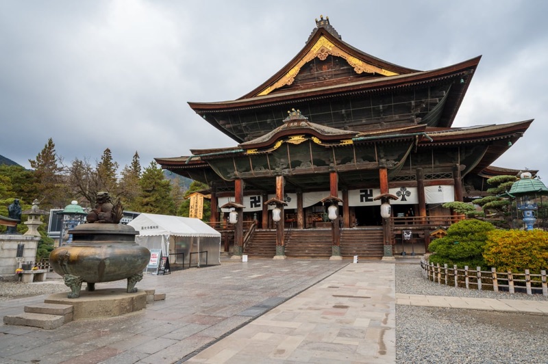 Nagano Zenkoji Temple at dawn — the approach street and ancient Buddhist shrine visited by 6 million people annually