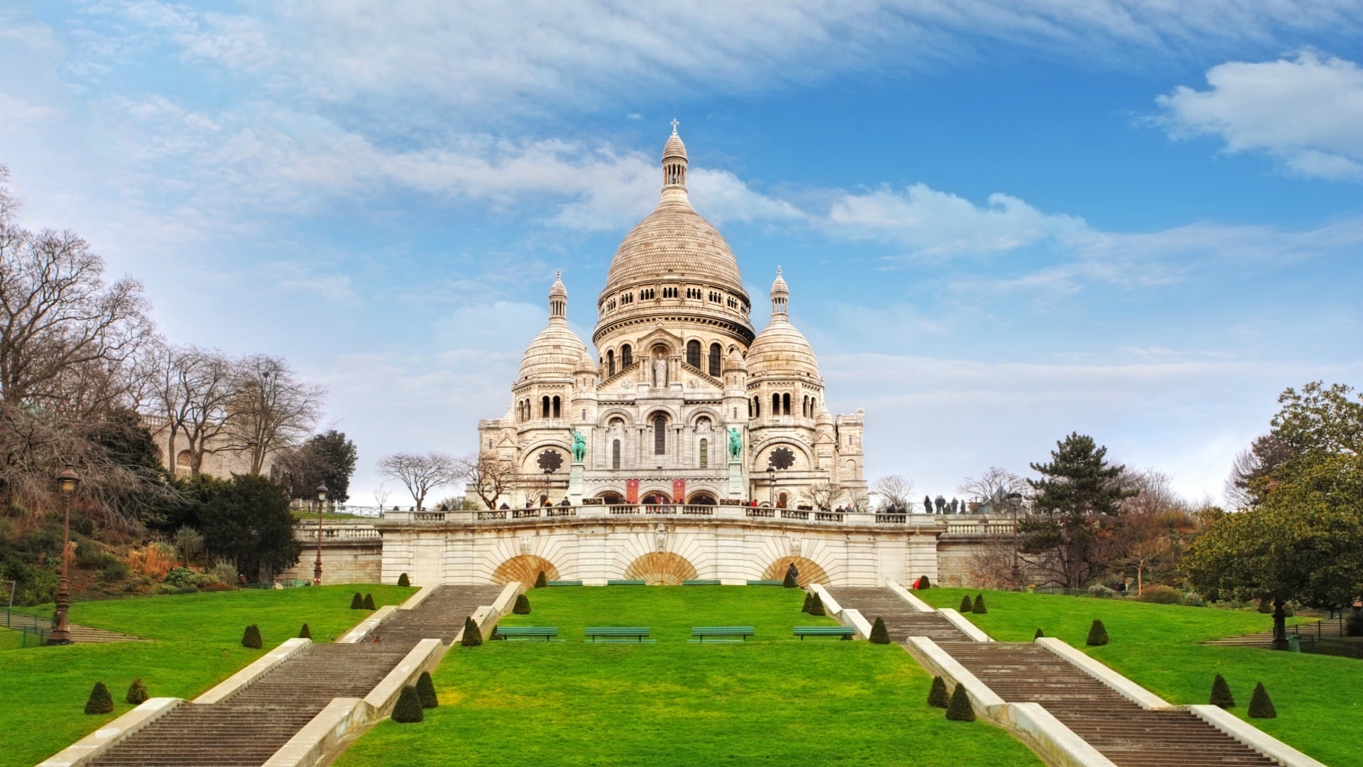 Sacré-Cœur Basilica on the hill of Montmartre, Paris