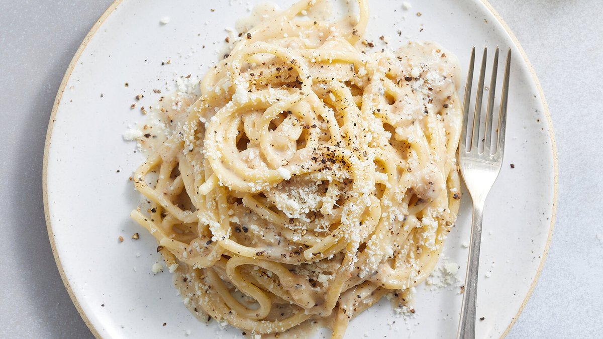 Cacio e pepe pasta — Rome's iconic dish of pecorino, black pepper, and fresh pasta at a Roman trattoria