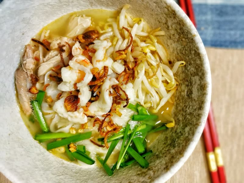 Ipoh kai si hor fun shredded chicken noodles
