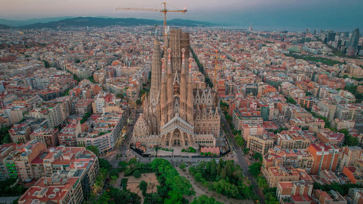 Barcelona, Spain — Sagrada Família cathedral illuminated at sunrise