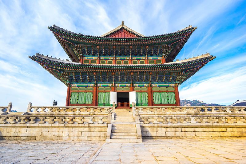 Gyeongbokgung Palace in Seoul — the grand Joseon Dynasty palace at the foot of Bukhansan Mountain