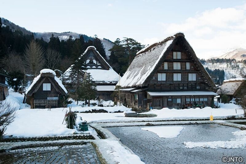 Shirakawa-go gassho-zukuri thatched farmhouses in the historic UNESCO World Heritage village, Gifu, Japan