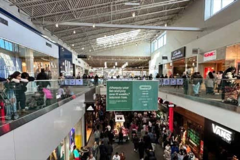 Jersey Gardens Outlet Day — Shop 'Til You Drop, New York City, USA