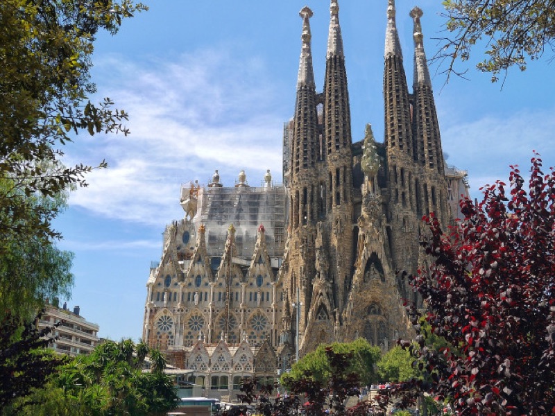 Barcelona — Gaudi, Gothic Quarter & Waterfront, Europe by Train