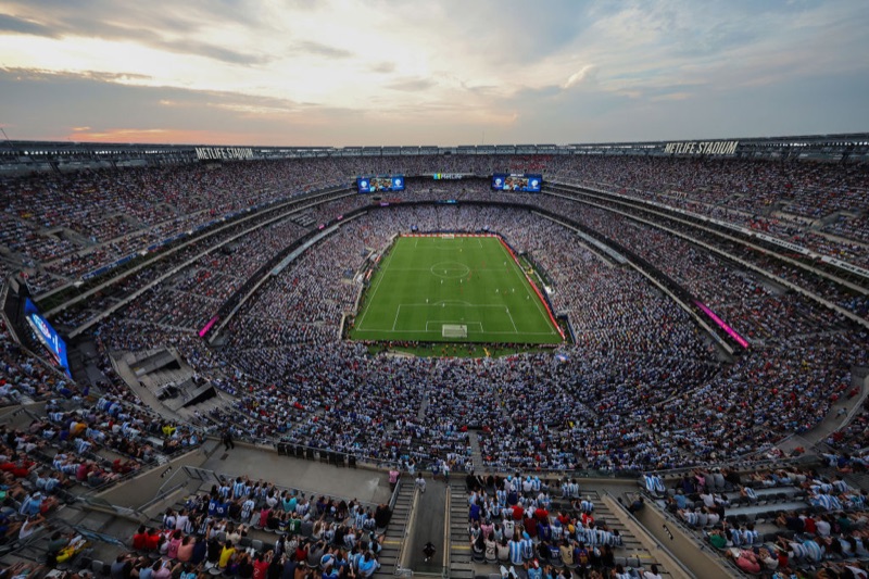 Central Region — Big Stadiums, Big Value, USA, Canada & Mexico