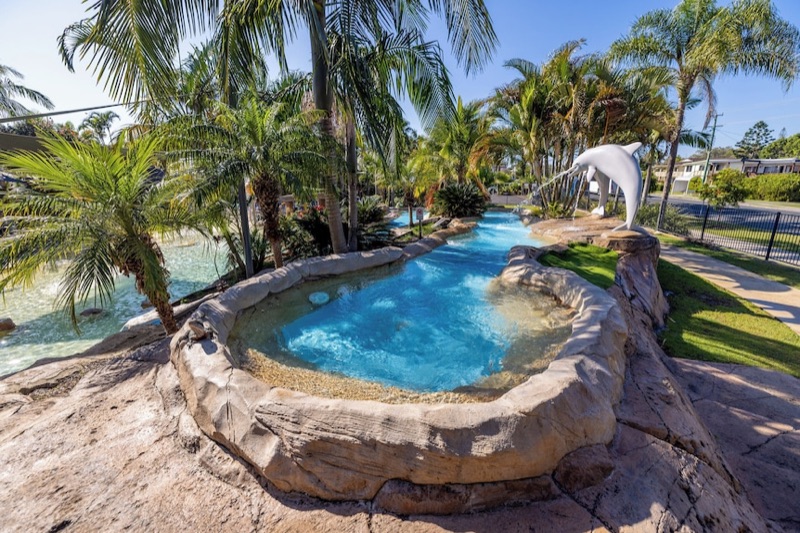 Yamba — Beaches, Blue Pool & Friends, Australia & New Zealand