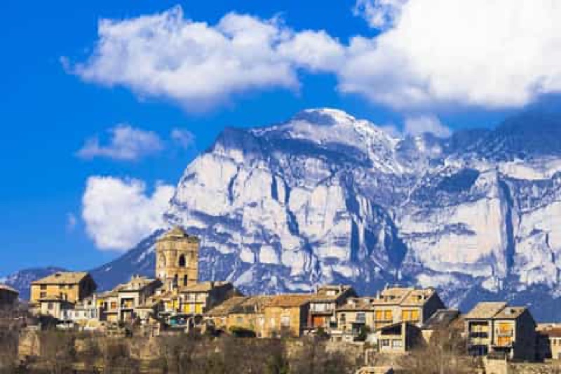 Llegada a Aínsa — La Puerta del Pirineo, Aínsa & the Spanish Pyrenees, Spain
