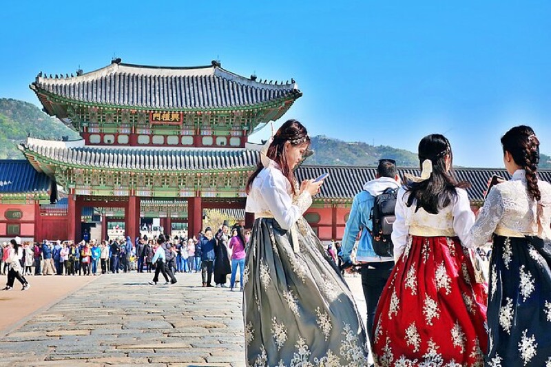 Royal Palaces, Hanok Villages & Traditional Tea, Seoul, South Korea