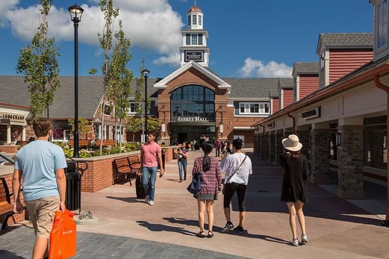 Woodbury Commons — Premium Outlet Shopping & Farewell, New York City, USA