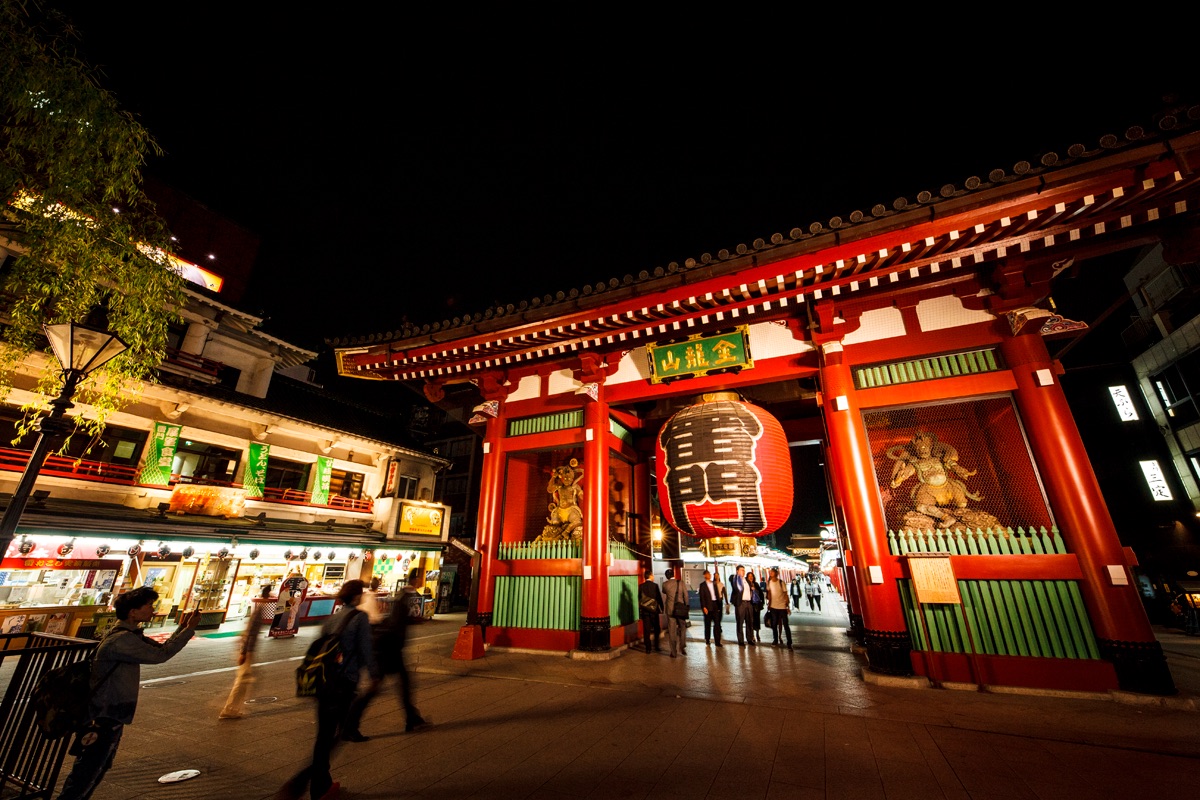 Kaminarimon Gate at Senso-ji Temple, Asakusa Tokyo