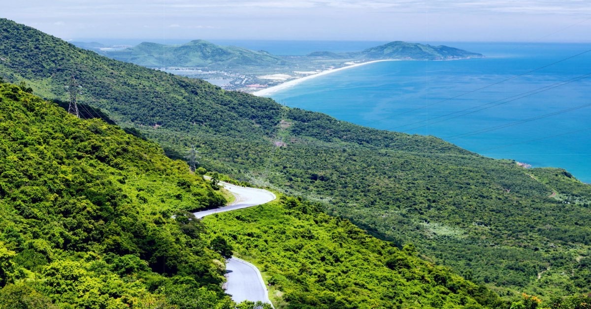 Sweeping coastal road of Hai Van Pass with panoramic views of turquoise Da Nang Bay