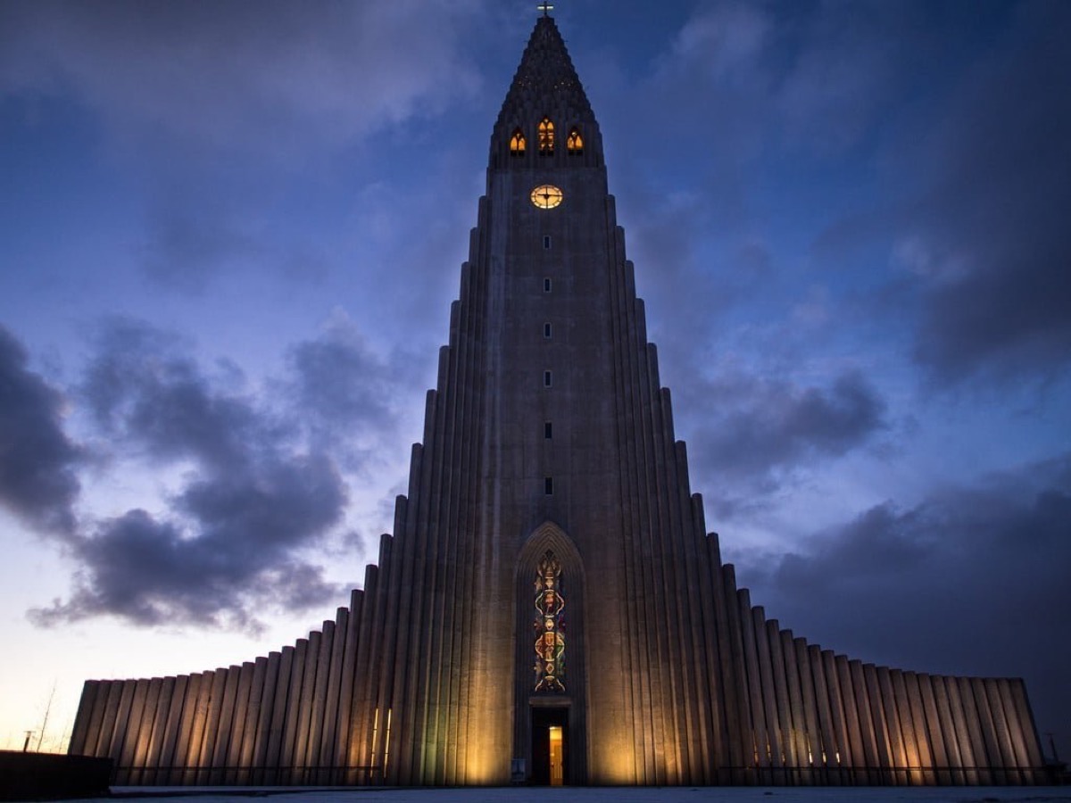 Hallgrímskirkja church at twilight in Reykjavik, Iceland