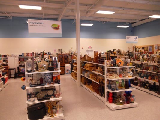 Goodwill (Menaul Blvd NE) in Northeast Heights — A classic Goodwill location offering a consistent supply of budget-friendly clot