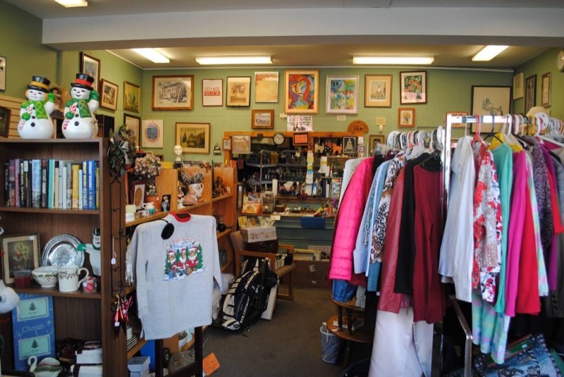The Cat's Meow Boutique in Nob Hill — The Cat's Meow Boutique is a high-end consignment shop specializing in pre-loved
