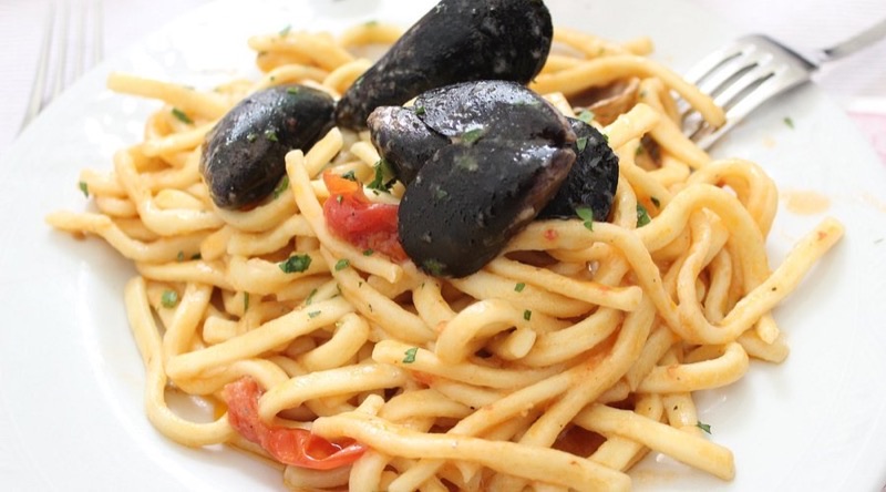 Da Maria Trattoria e Pizzeria in Amalfi Port — A long-standing favorite with locals and tourists alike, Da Maria offers a quint