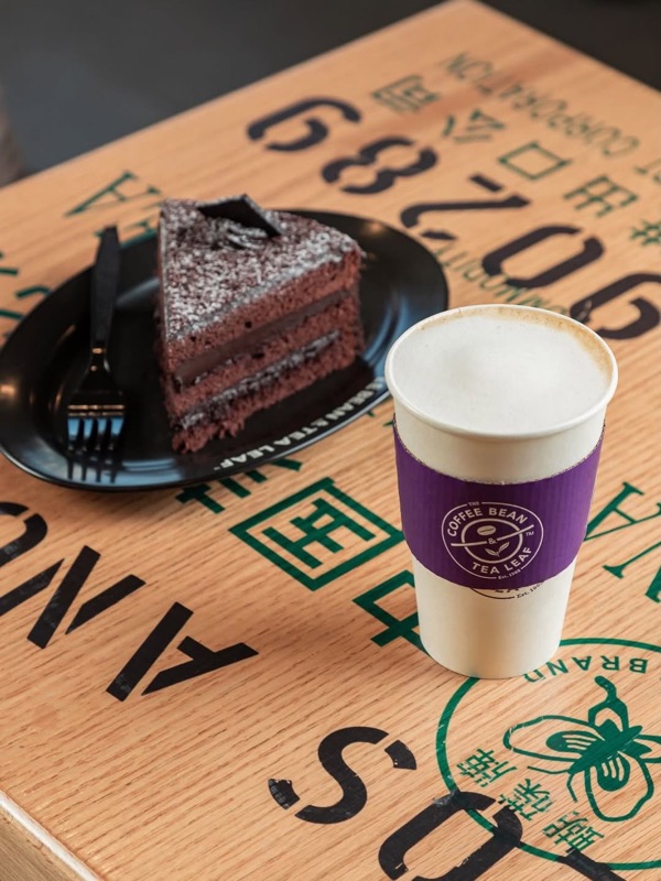 The Coffee Bean & Tea Leaf latte with cake in Amman, Jordan