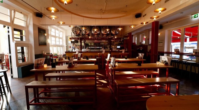 Brouwerij Troost De Pijp in De Pijp (Cornelis Troostplein 21)