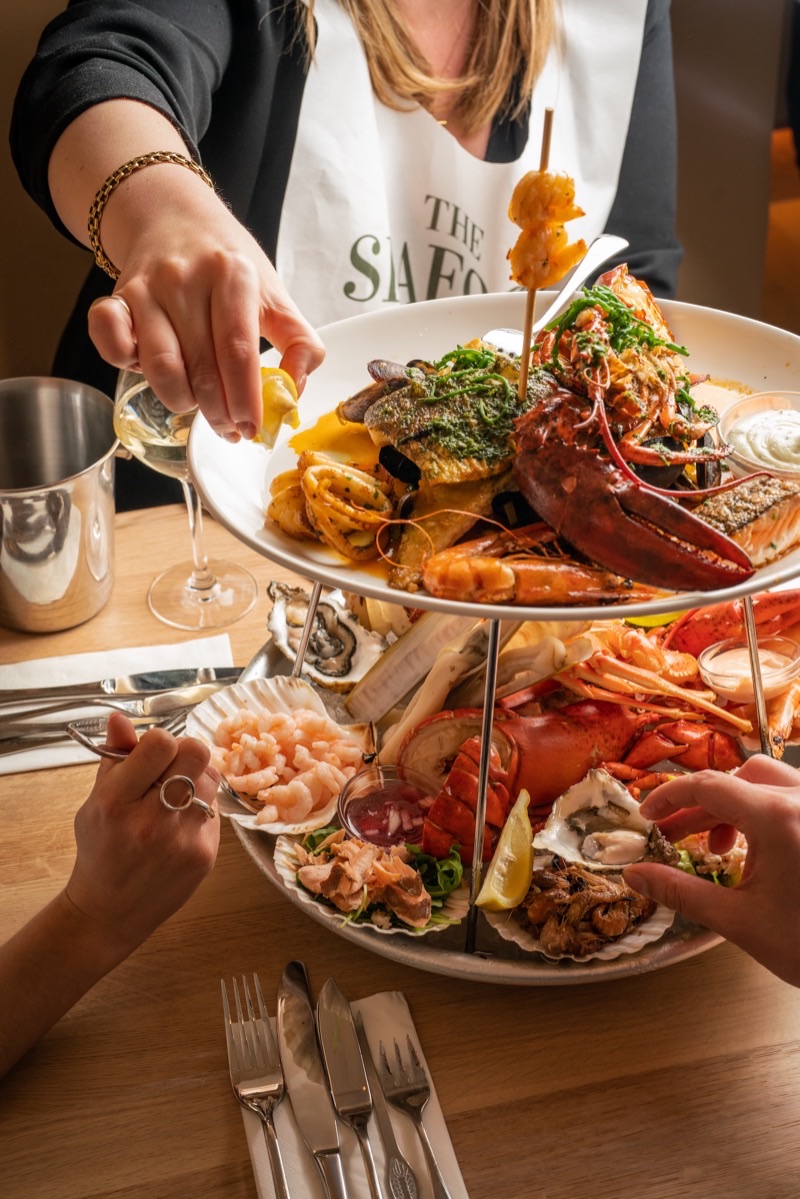 The Seafood Bar Van Baerlestraat in Oud-Zuid (Museumplein) — The Seafood Bar offers an extensive selection of fresh, sustainably sourced seaf