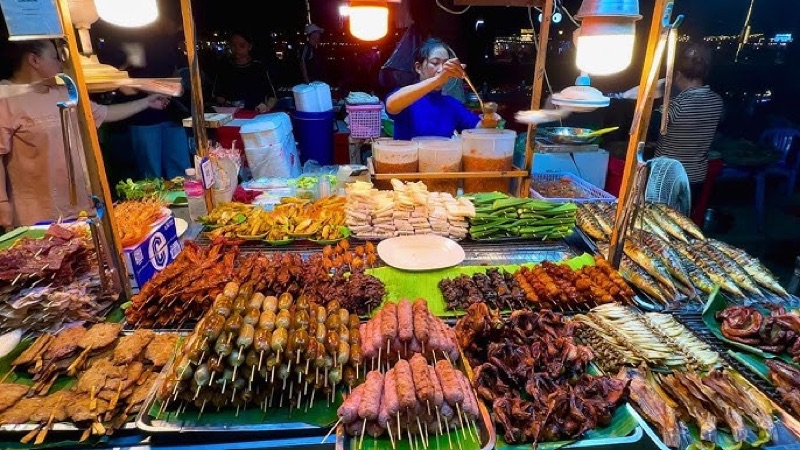 Riverside Night Market stalls in Siem Reap near Old Market