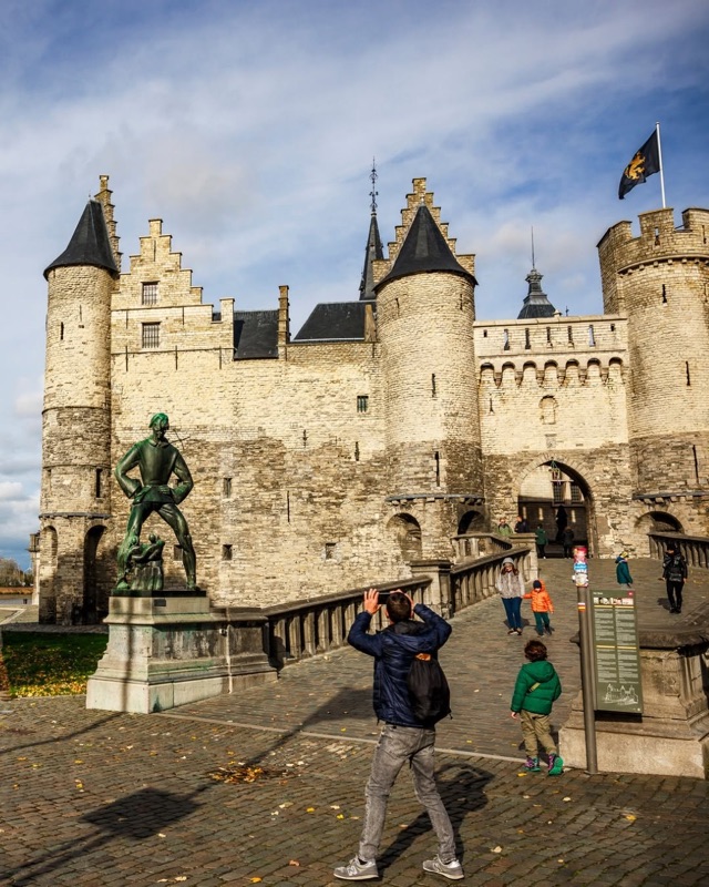 Scheldt Quays (near Steenplein)