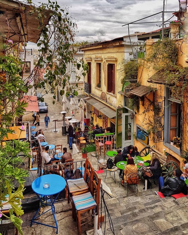 Giasemi cafe on Anafiotika staircase, Athens