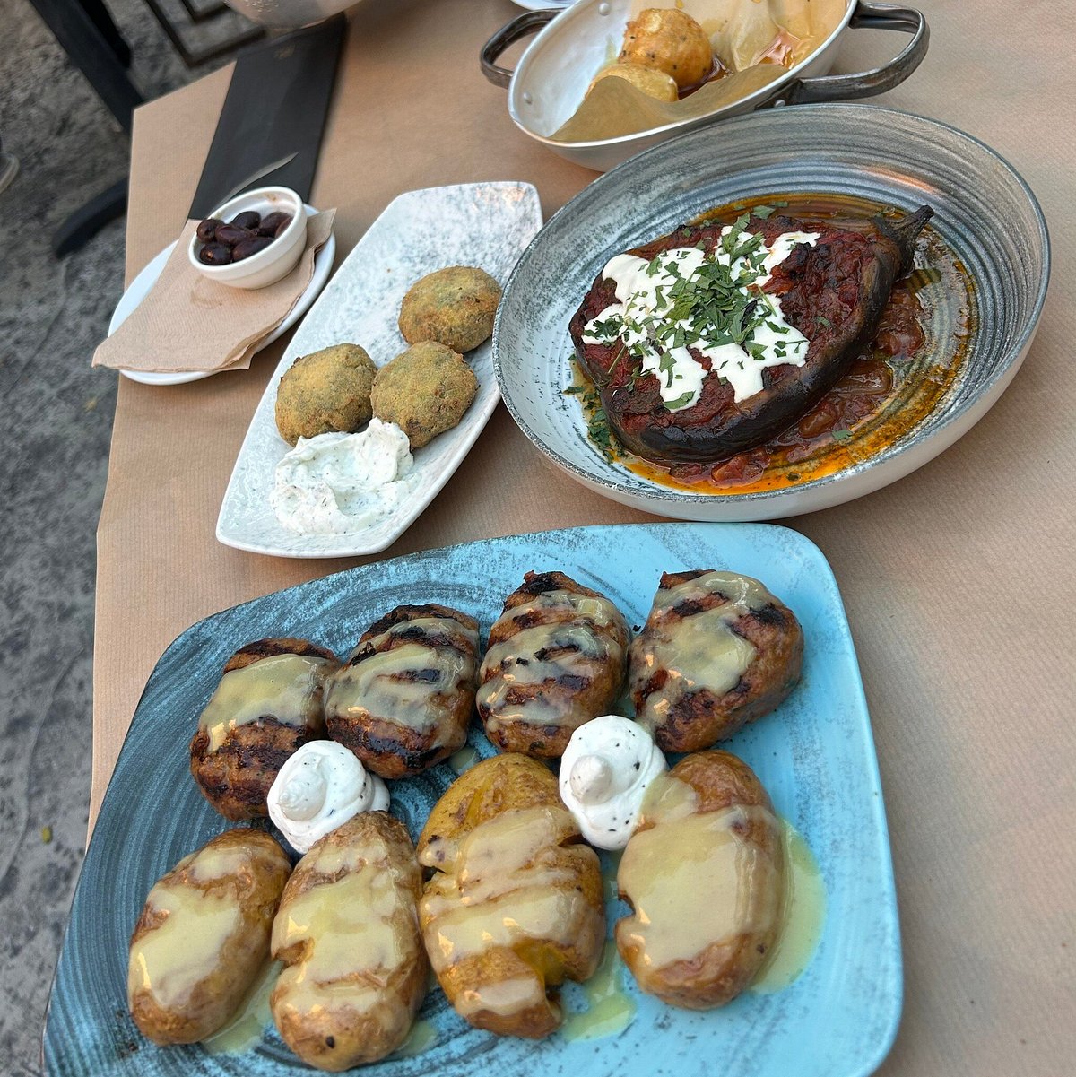 Ama Lachei (Άμα Λάχει) in Exarchia
