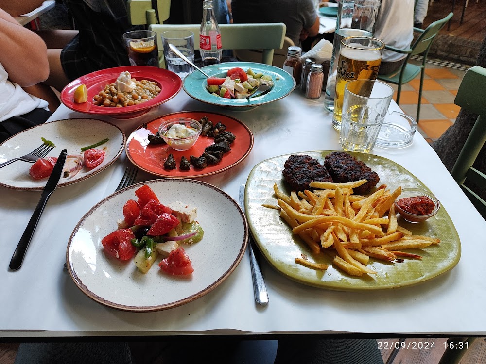 Giantes (Γίγαντες) in Exarchia