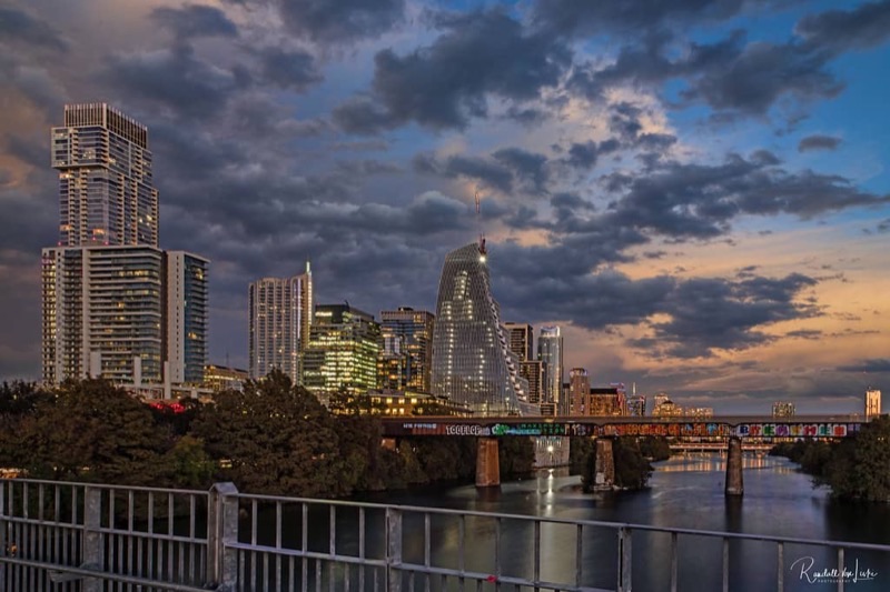 Pfluger Pedestrian Bridge in Downtown / Lady Bird Lake