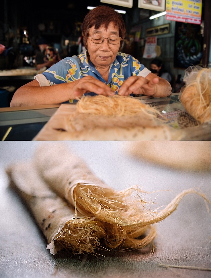 Roti Sai Mai Mae Pom in Ho Rattanachai, U Thong Road