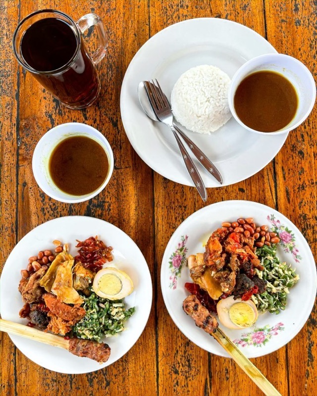 Nasi Campur Ibu Mangku in Ubud, Bali