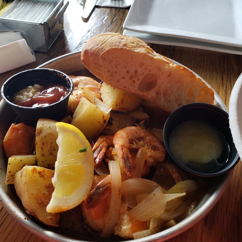 Lee's Pint & Shell in Canton — A Canton favorite, Lee's Pint & Shell is celebrated for its fresh, locally sourc