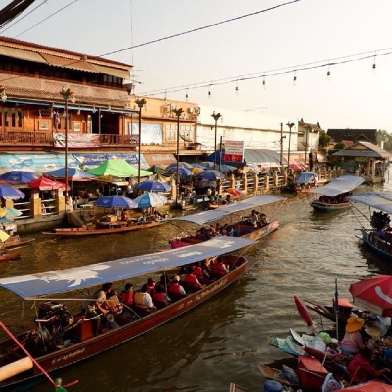 Amphawa Floating Market — flower market in Bangkok