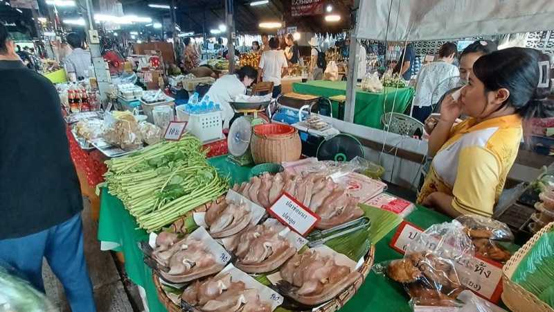 Khlong Lat Mayom Floating Market — flower market in Bangkok
