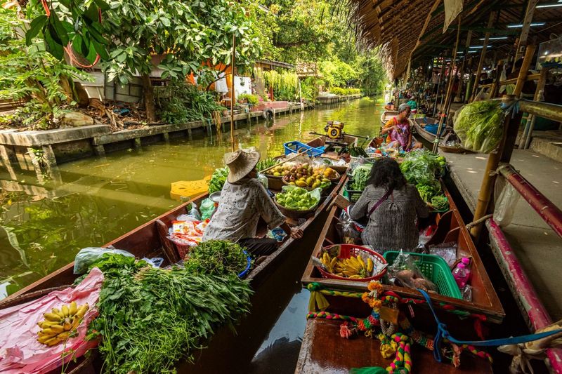 Khlong Lat Mayom Floating Market in Bangkok