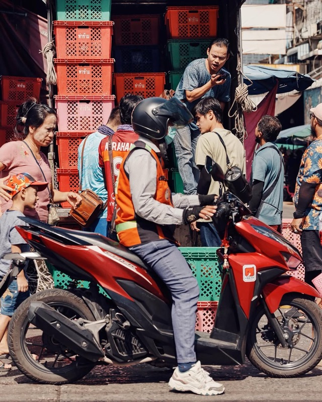 Khlong Toei Market — flower market in Bangkok