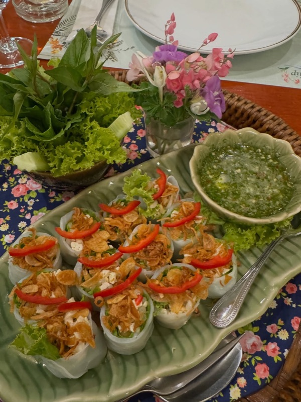 Pak Kret Market — flower market in Bangkok