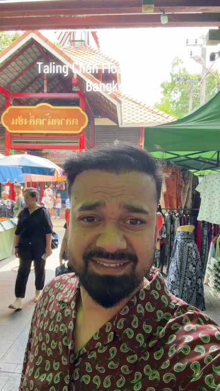 Taling Chan Floating Market — flower market in Bangkok