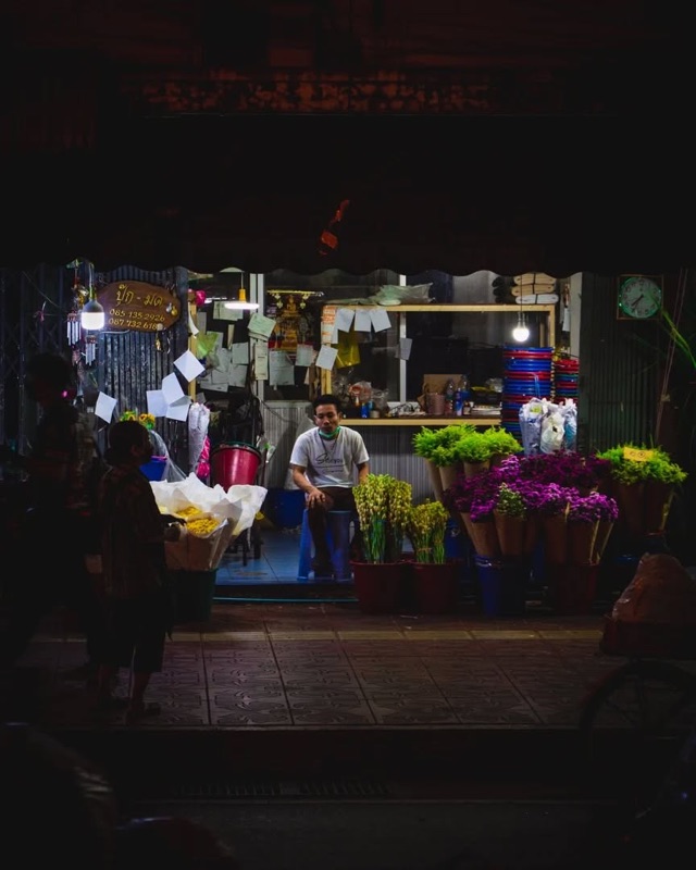 Pak Khlong Talat Flower Market Stalls in Bangkok
