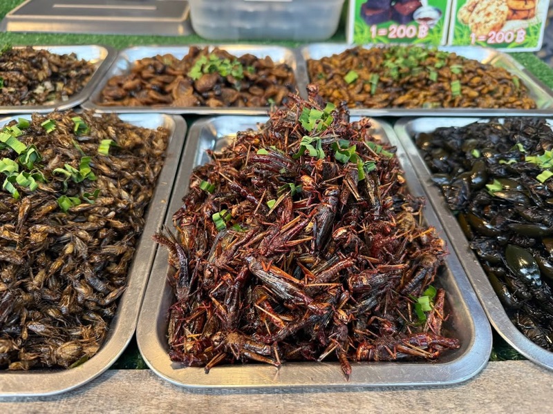 Huamum Night Market in Lat Phrao