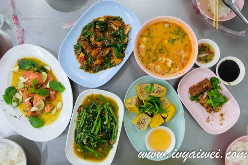 Jeh O Chula in Pathum Wan — A Michelin Bib Gourmand recipient, Jeh O Chula is renowned for its late-night Th