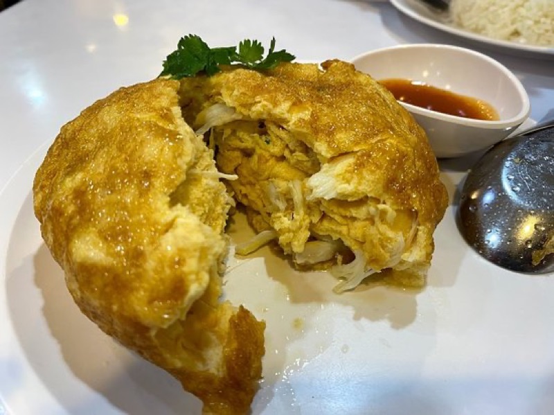 Krua Apsorn crab omelette and Thai dishes on Dinso Road