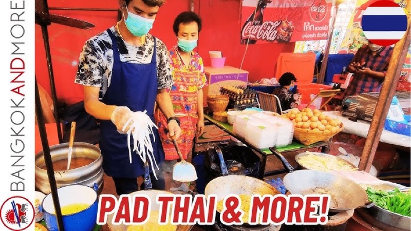 Pad thai street stall on Lat Ya Road near Wong Wian Yai