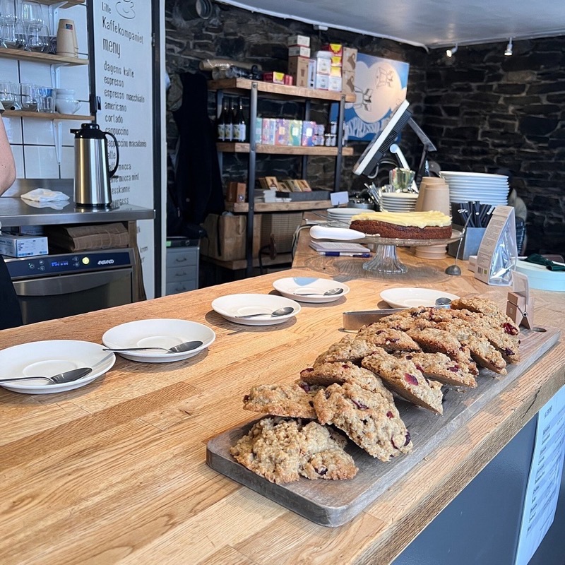 Det Lille Kaffekompaniet in Bryggen — Tucked away in a charming alley near Bryggen, Det Lille Kaffekompaniet offers an